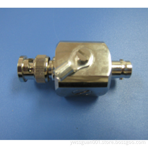 Antenna feeder surge protection device